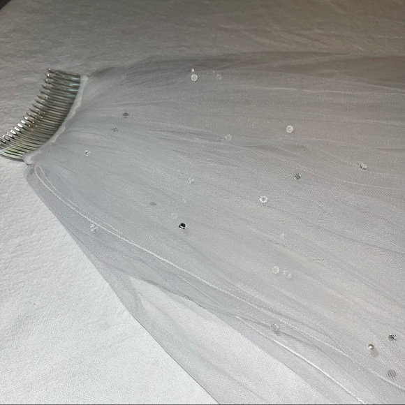 Fingertip Veil with Rhinestone and Pearl Detail main image 5
